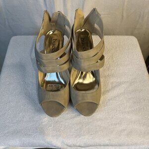 Bucco women's open toe strappy tan heel size 10